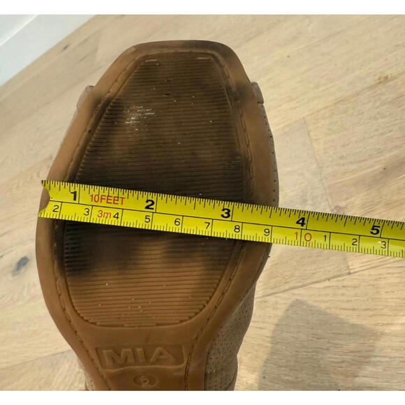 Women’s Tan Block Heel Peep Toe Perforated Ankle Booties Size 6 - Picture 7 of 8